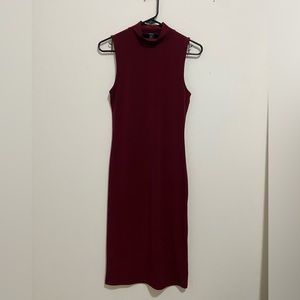 It’s a beautiful body on dress in deep red.It hugs the body pretty well.